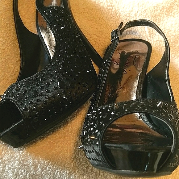 FERGIE! Black studded open toe stilettos - Picture 4 of 4